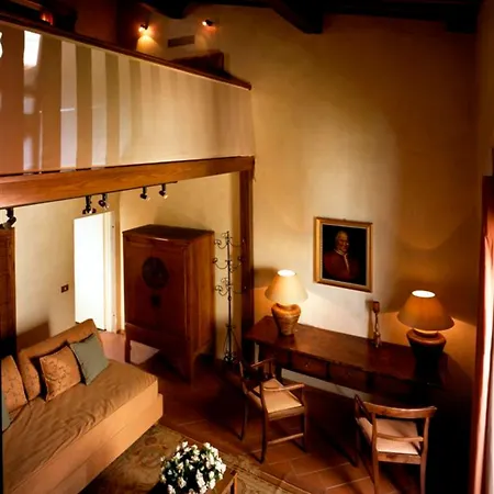 J And J Hotel 4*