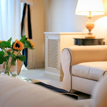 J And J Hotel