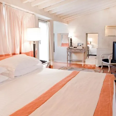 J And J Hotel 4*